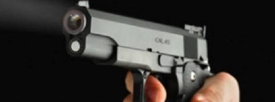 2465110_1954_pistola_puntata_addosso.jpg