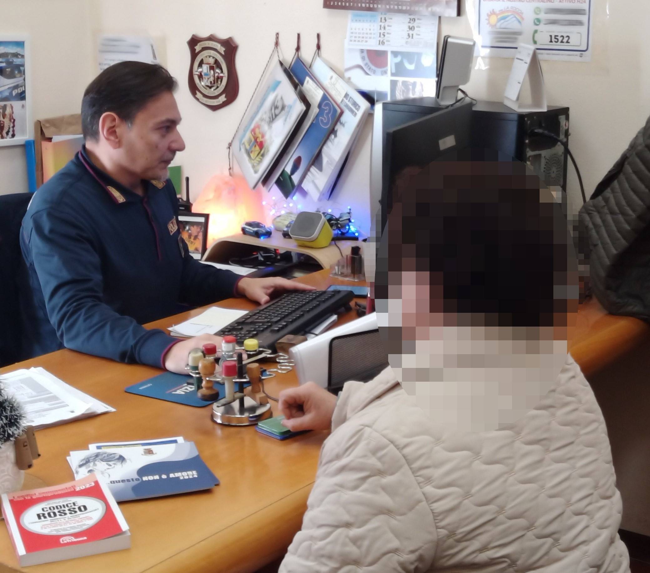 AMMONITO-E-CON-DIVIETO-DI-AVVICINAMENTO-INSEGUE-LEX-COMPAGNA-PER-AGGREDIRLA-ARRESTATO-DALLA-POLIZIA-DI-STATO-1.jpg