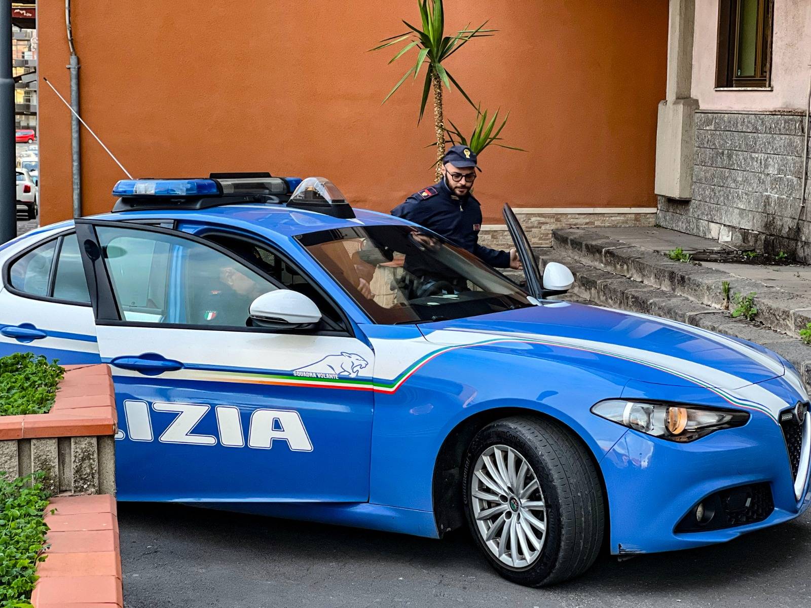 ARRESTATO-DALLA-POLIZIA-DI-STATO-19ENNE-DESTINATARIO-DI-MANDATO-DI-ARRESTO-EUROPEO.jpg