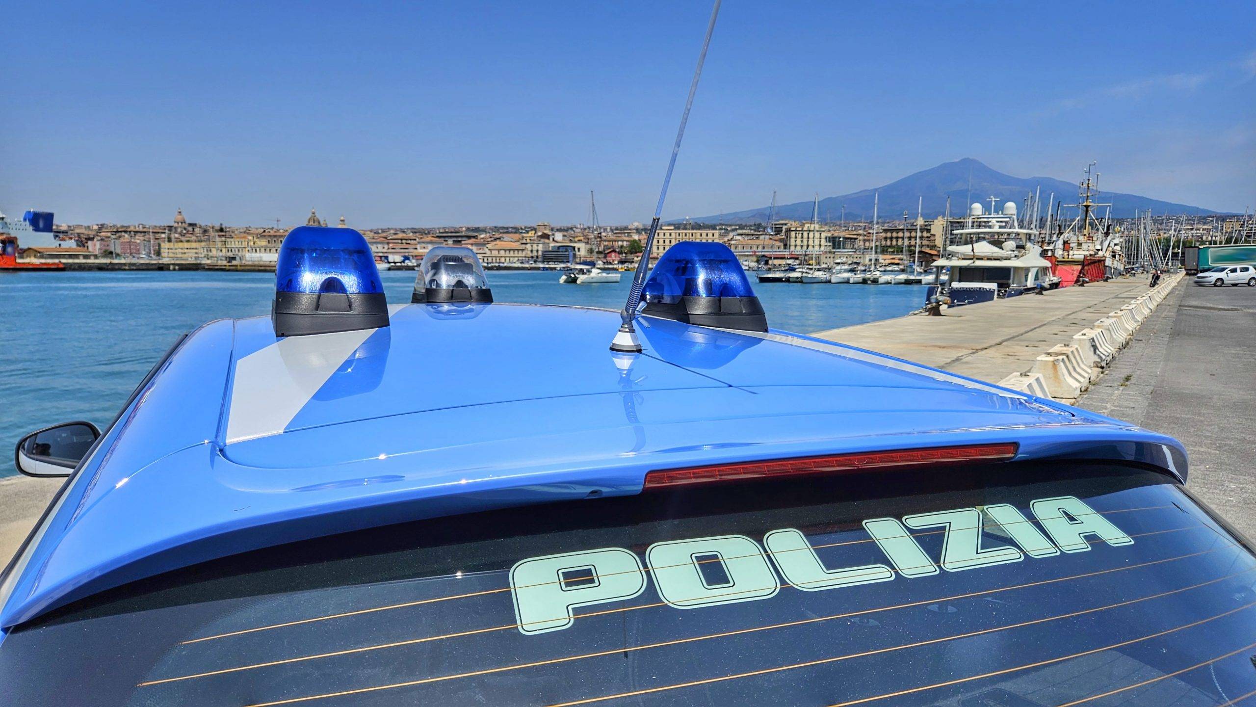 CAVALLO-DI-RITORNO-AL-SUO-EX-DATORE-DI-LAVORO-PLURIPREGIUDICATO-26ENNE-FERMATO-E-DENUNCIATO-DALLA-POLIZIA-DI-STATO-scaled-1.jpeg