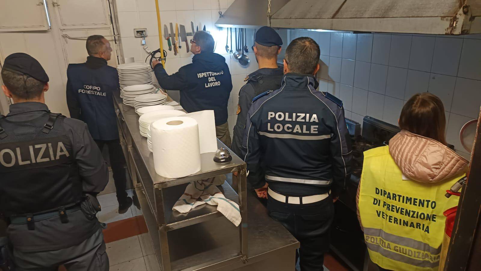 CONTROLLI-STRAORDINARI-DELLA-POLIZIA-DI-STATO-A-S.-CRISTOFORO-2-1.jpg