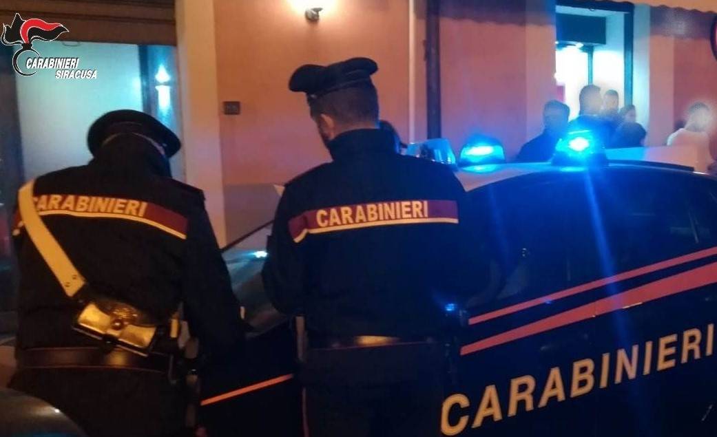 Carabinieri-controllo-attivita-commerciale-repertorio.jpg