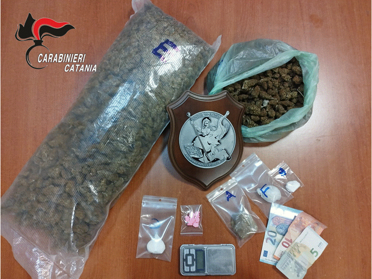 Catania-marijuana-e-soldi.gif