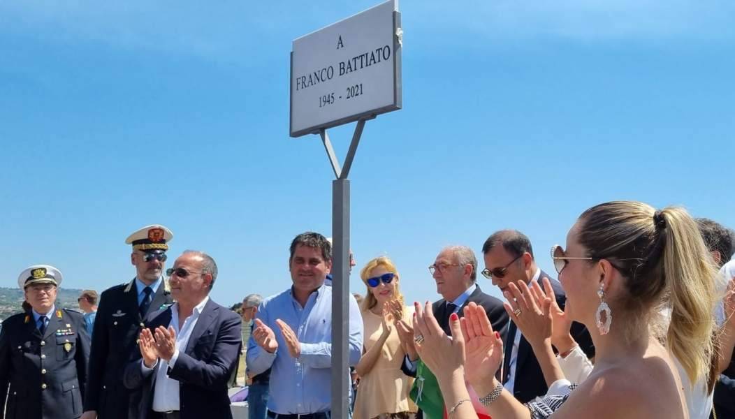 Catania-piazza-Franco-battiato.jpg