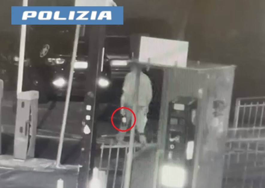 Comunicato-esecuzione-misura-cautelare-per-3-pregiudicati-Polizia-di-Stato-e-Carabinieri-di-Acireale-in-sinergia-2.jpg