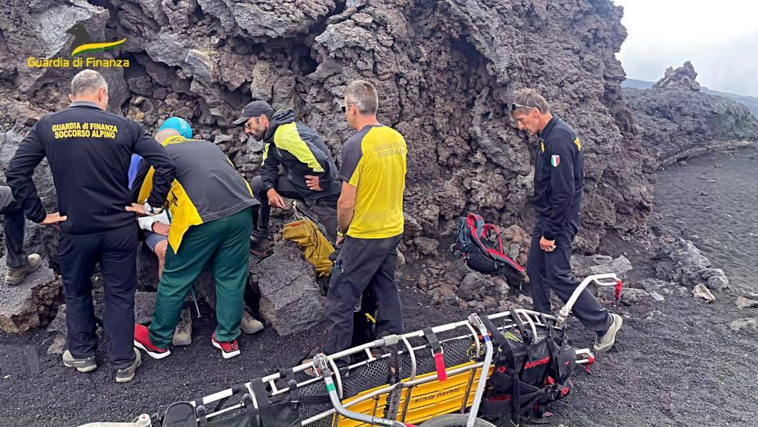 Etna-turista-soccorso.jpg
