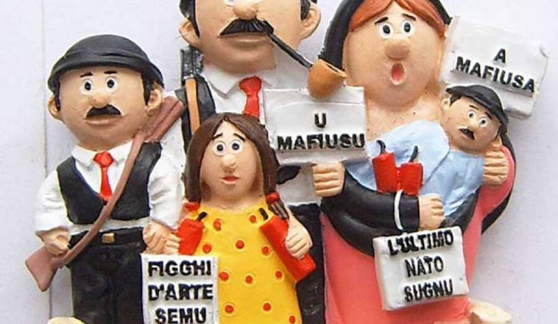 Gadget-famiglia-mafiosa-pezfjvwvzxip89nxqjfui1rkaup2t8s2n9735gm6wg.jpg