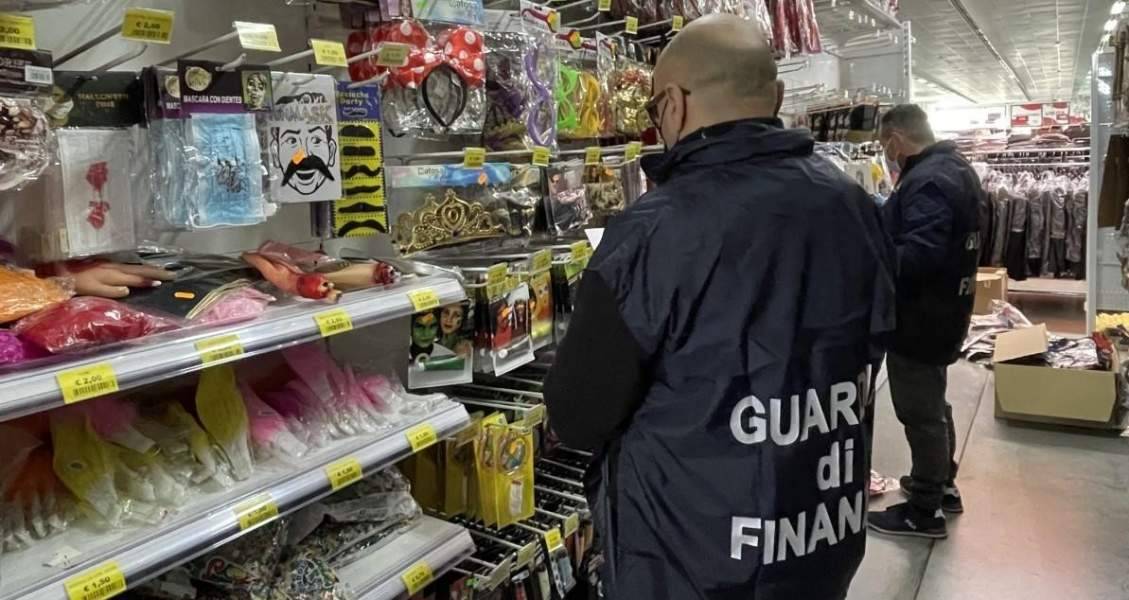 Guardia-di-finanza-sequestro-articoli-di-Carnevale.jpg