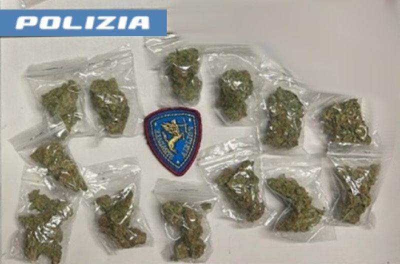 IN-TANGENZIALE-CON-LA-DROGA-NASCOSTA-IN-AUTO-PUSHER-ARRESTATO-DALLA-POLIZIA-DI-STATO.jpg