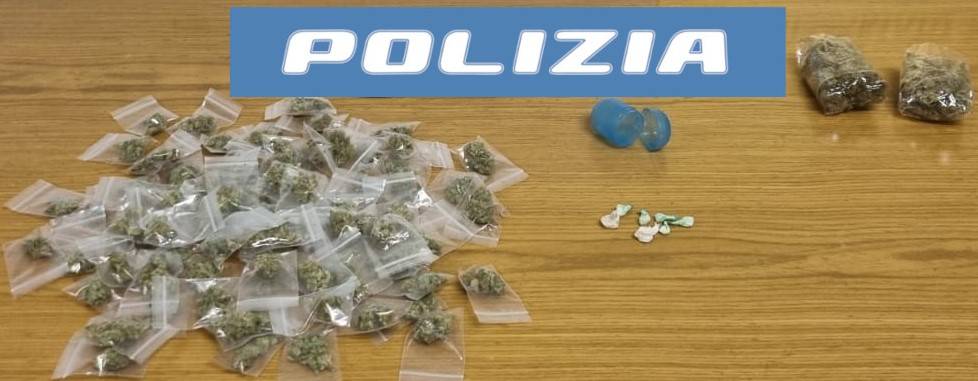 INCARICA-LA-MADRE-DI-DISFARSI-DELLA-DROGA-SCOPERTO-E-ARRESTATO-DAGLI-AGENTI-DEL-COMMISSARIATO-NESIMA-2.jpg