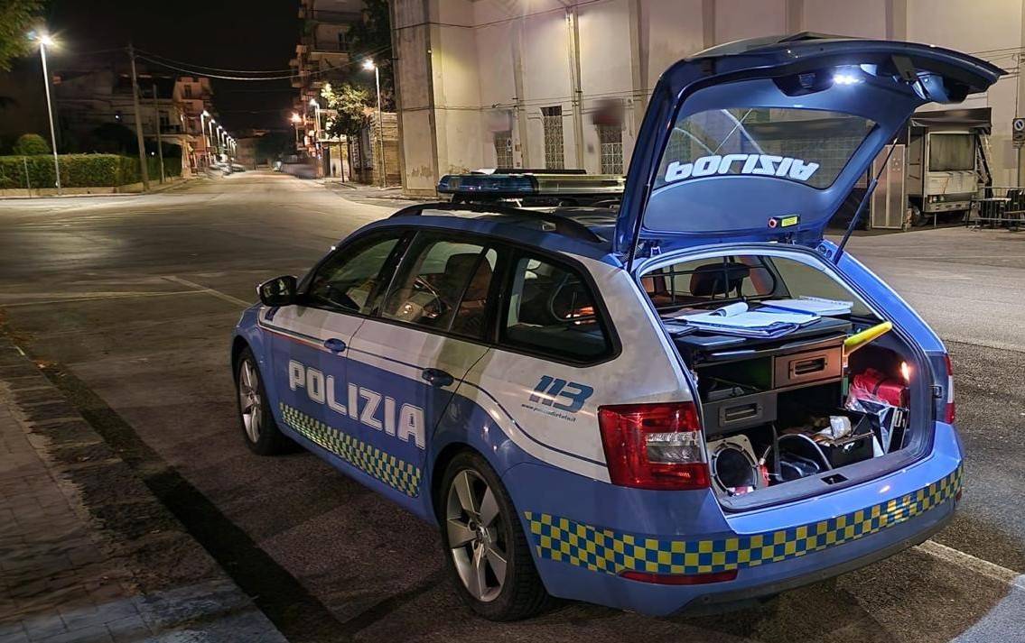 LAZIONE-DELLA-POLIZIA-DI-STATO-PER-PREVENIRE-LE-STRAGI-DEL-SABATO-SERA.-PREVENZIONE-E-CONTRASTO-ALLE-VIOLAZIONI-DEL-CODICE-DELLA-STRADA-A-SCORDIA-2.jpg