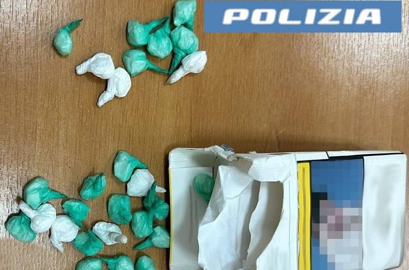 NASCONDEVA-LA-DROGA-A-CASA-DELLA-NONNA-GIOVANE-PUSHER-ARRESTO-DAGLI-AGENTI-DEL-COMMISSARITO-DI-ACIREALE.jpg