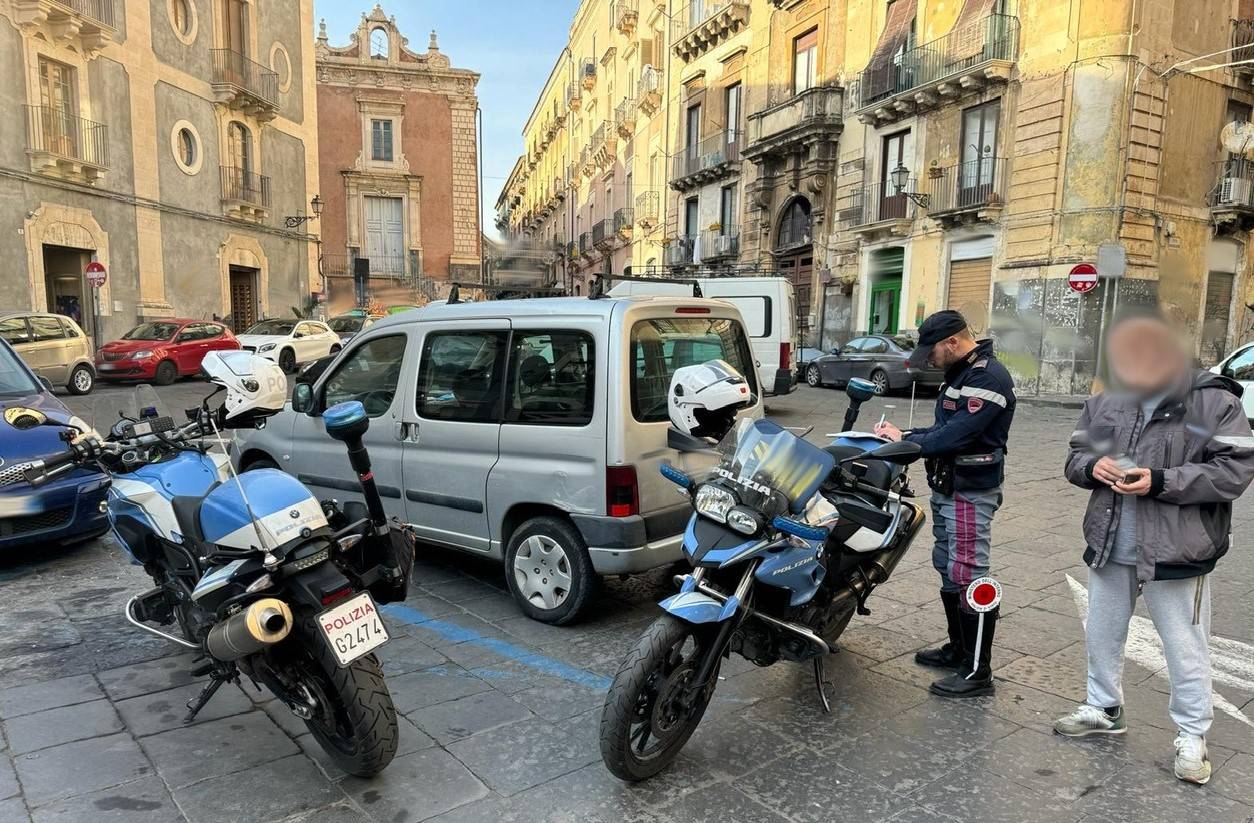 NUOVA-STRETTA-DELLA-POLIZIA-DI-STATO-SUI-PARCHEGGIATORI-ABUSIVI-6-SANZIONATI.-IN-4-DENUNCIATI-PER-INOSSERVANZA-DEL-DACUR-E-DEL-DIVIETO-DI-ALLONTAMENTO-DALLE-ZONE-ROSSE-1.jpg