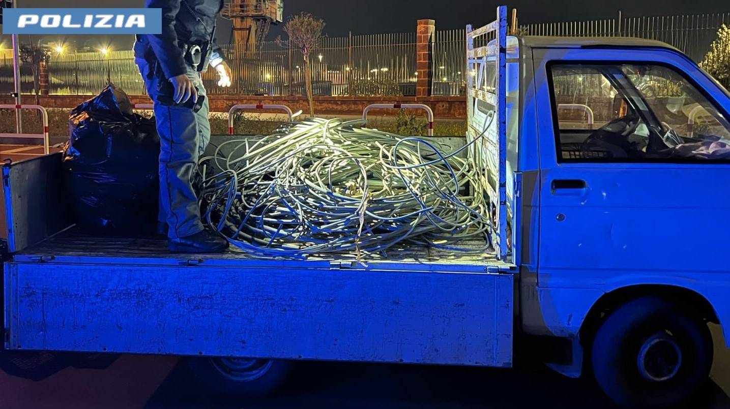 SCOPERTI-DALLA-POLIZIA-DI-STATO-MENTRE-SCARICANO-RAME-RUBATO-DALLAUTO.-ARRESTATI-DUE-CATANESI-PER-RICETTAZIONE-IN-CONCORSO.jpg