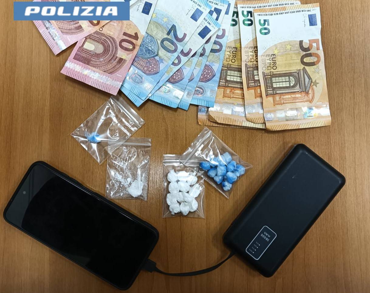 SORPRESI-AL-DISTRIBUTORE-DI-BENZINA-CON-COCAINA-E-CRACK-DUE-ACESI-ARRESTATI-DALLA-POLIZIA-DI-STATO.jpg