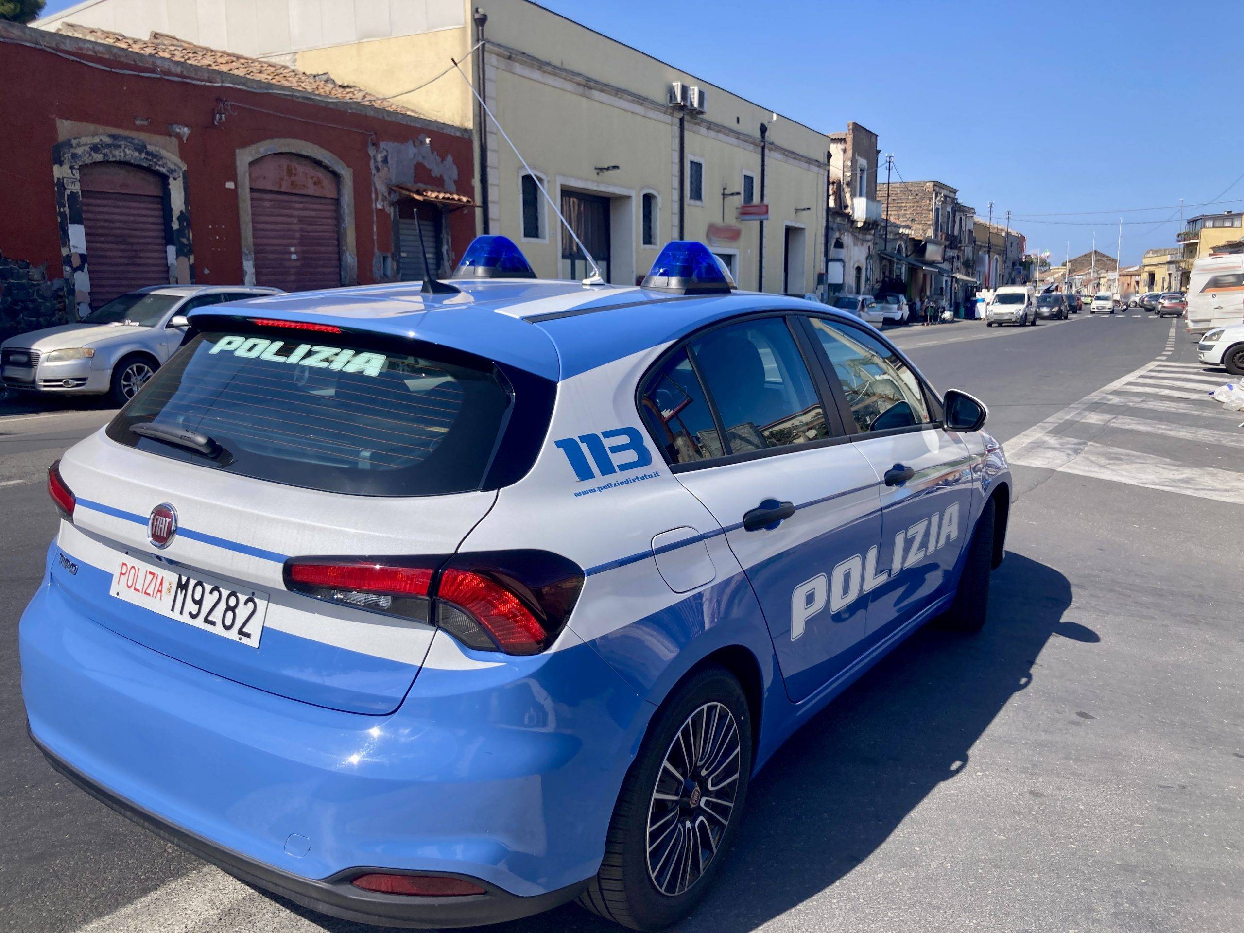 SORPRESO-MENTRE-VA-A-SPACCIARE-LA-POLIZIA-DI-STATO-ARRESTA-27ENNE-CON-SESSANTA-INVOLUCRI-DI-COCAINA-IN-TASCA-scaled-1.jpg