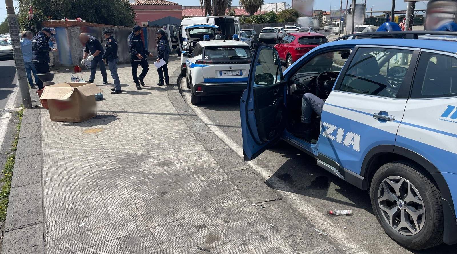 TASK-FORCE-COORDINATA-DALLA-POLIZIA-DI-STATO.-CONTRASTO-ALLABUSIVISMO-COMMERCIALE-NEL-QUARTIERE-DI-SAN-GIOVANNI-GALERMO-SEQUESTRATI-700-KG-DI-ALIMENTI-NON-TRACCIATI-SANZIONI-PER-mod.jpg