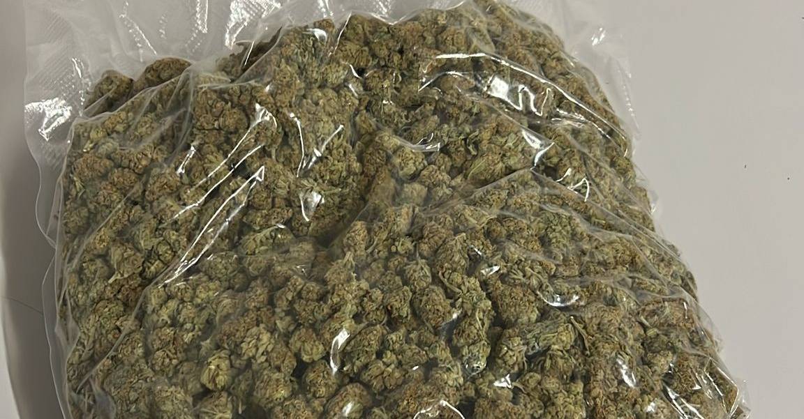 TROVATI-IN-POSSESSO-DI-188-KG-DI-STUPEFACENTE-DUE-GIOVANI-ARRESTATI-DALLA-POLIZIA-DI-STATO1.jpg