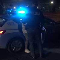 UBRIACO-NEL-PARCHEGGIO-DEL-FAST-FOOD-DISTRUGGE-LA-SUA-AUTO-RIFIUTA-LALCOLTEST-E-AGGREDISCE-I-POLIZIOTTI-ARRESTATO-DALLA-POLIZIA-DI-STATO.jpeg