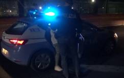 UBRIACO-NEL-PARCHEGGIO-DEL-FAST-FOOD-DISTRUGGE-LA-SUA-AUTO-RIFIUTA-LALCOLTEST-E-AGGREDISCE-I-POLIZIOTTI-ARRESTATO-DALLA-POLIZIA-DI-STATO.jpeg