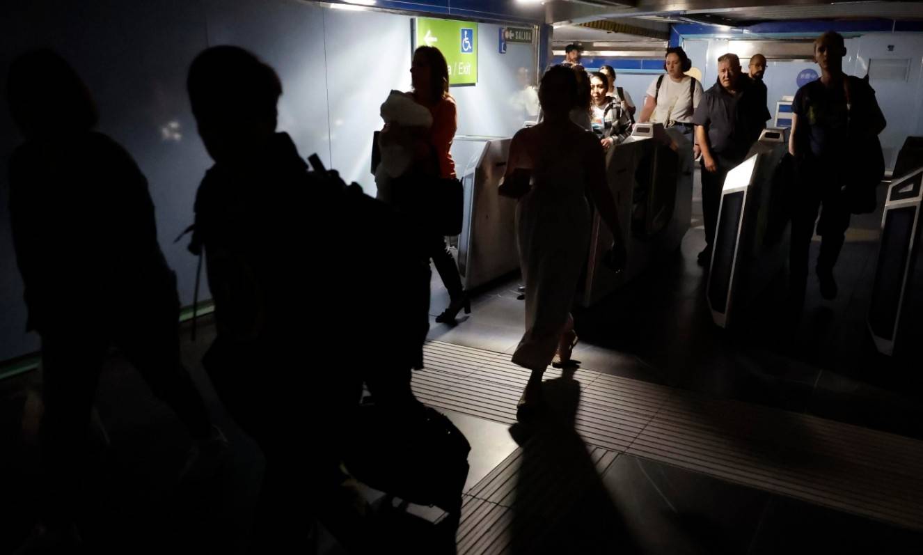 black-out-metro.jpg