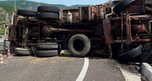 camion-ribaltato.jpg