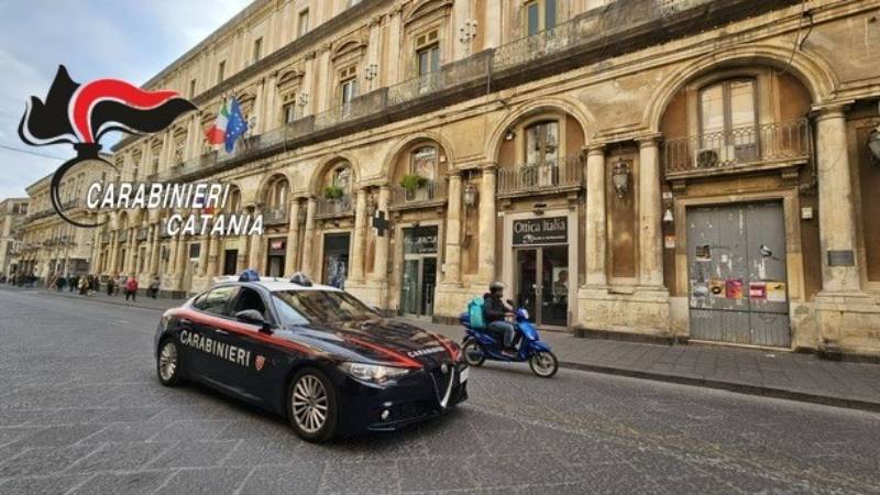 carabinieri-via-etnea.jpg