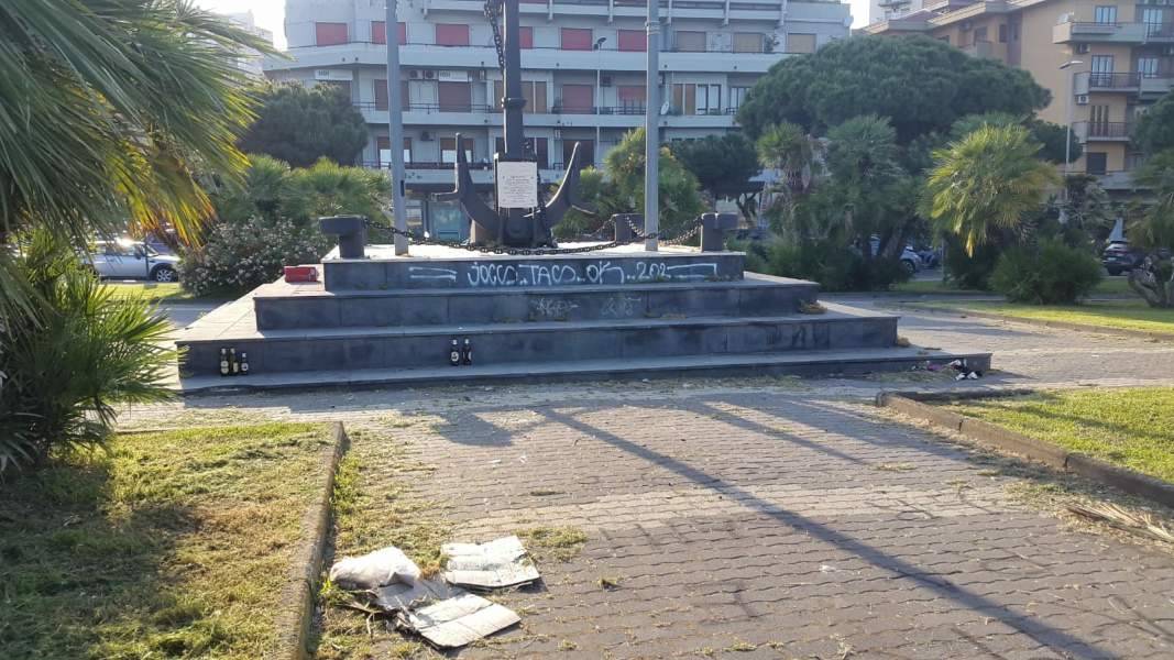 foto-monumento-caduti-del-mare-uno.jpg