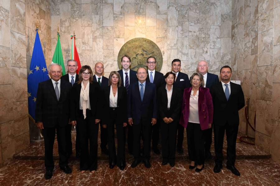 giunta-al-completo-Palazzo-dOrleans-compressed.jpg