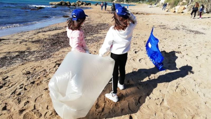 pulizia-spiaggia.jpg